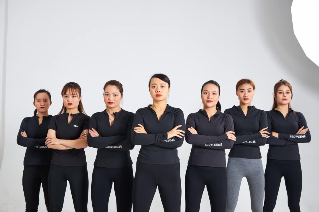 Quỳnh Trang - Chủ phòng Curves Fitness và các HLV tại Curves Fitness